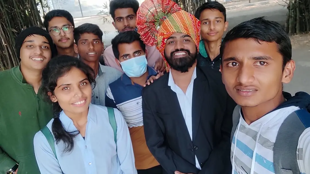 Happy student receiving a prize from InnoVigyan mentor