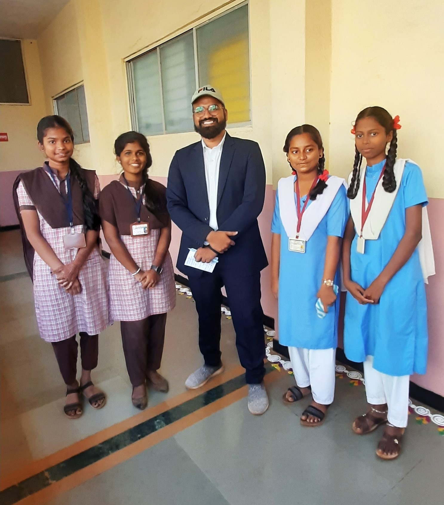 Happy student receiving a prize from InnoVigyan mentor