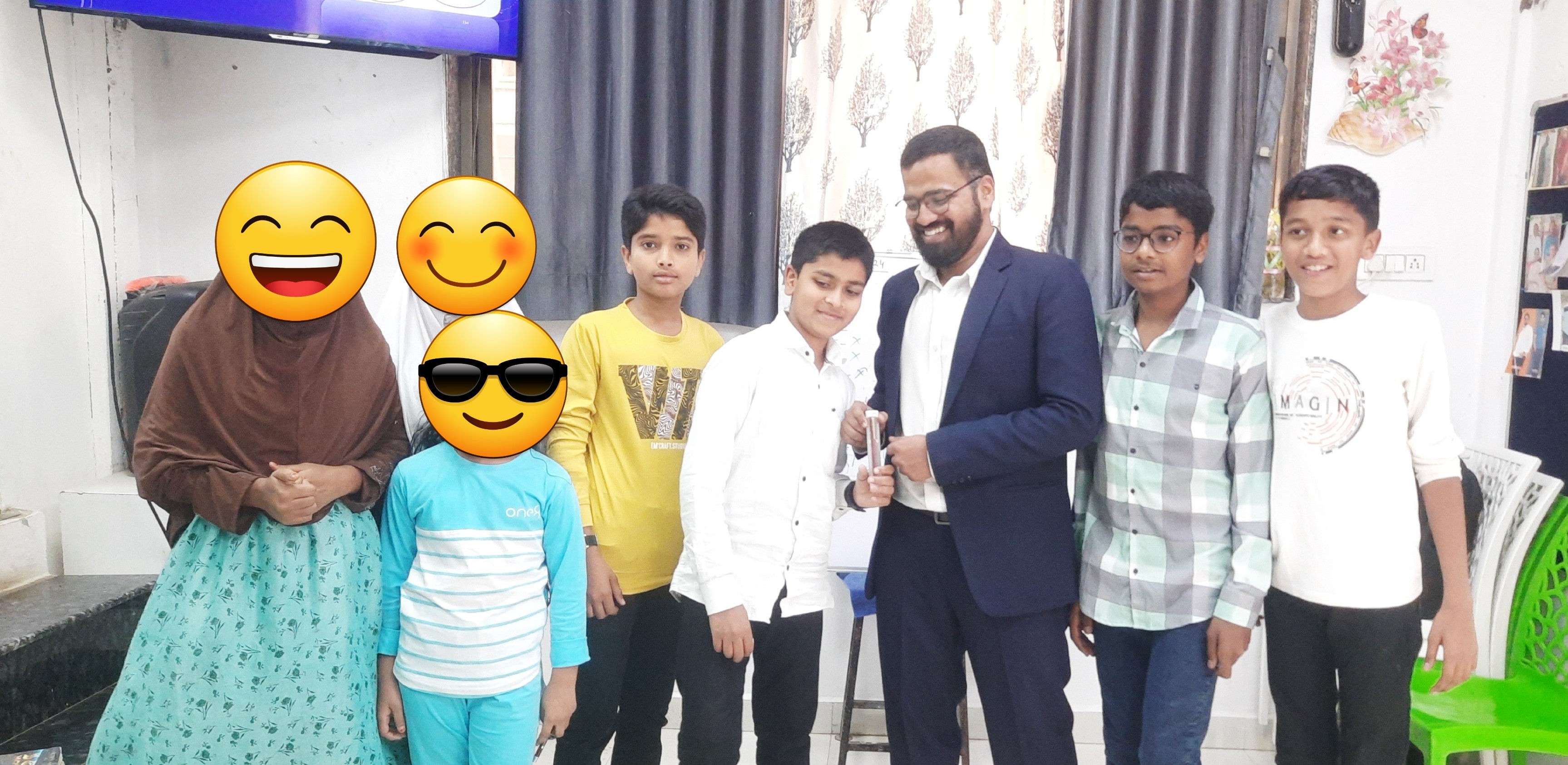 Happy student receiving a prize from InnoVigyan mentor