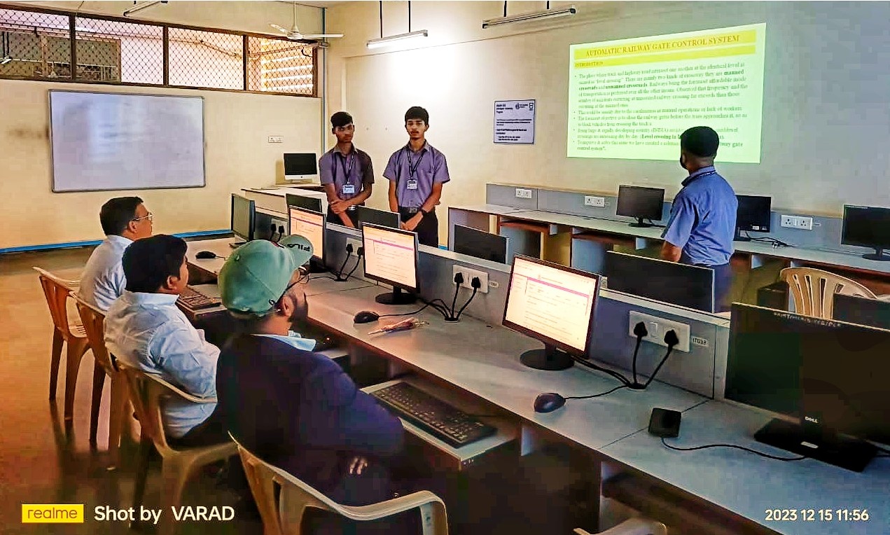 Interactive session at InnoVigyan career counseling workshop